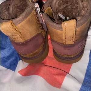 Slightly used toddler size 7 ugg boots